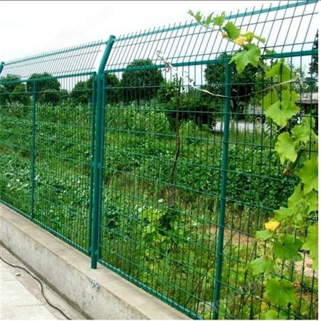 道路隔离栏隔离网果园隔离防护双边丝护栏网