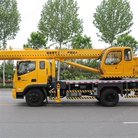 F系列福田国六12吨汽车吊8米5节单板臂采用新式抗扭力箱体