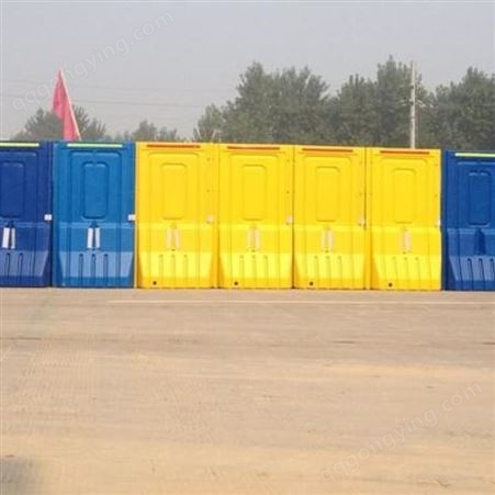 广安三孔水马供应商 选双路 注水装沙市政围栏 塑料水马采购